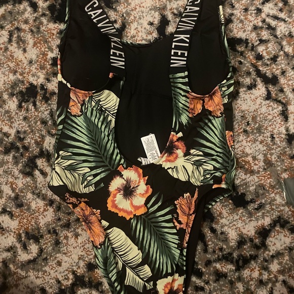 Calvin Klein Swim. - Picture 2 of 2